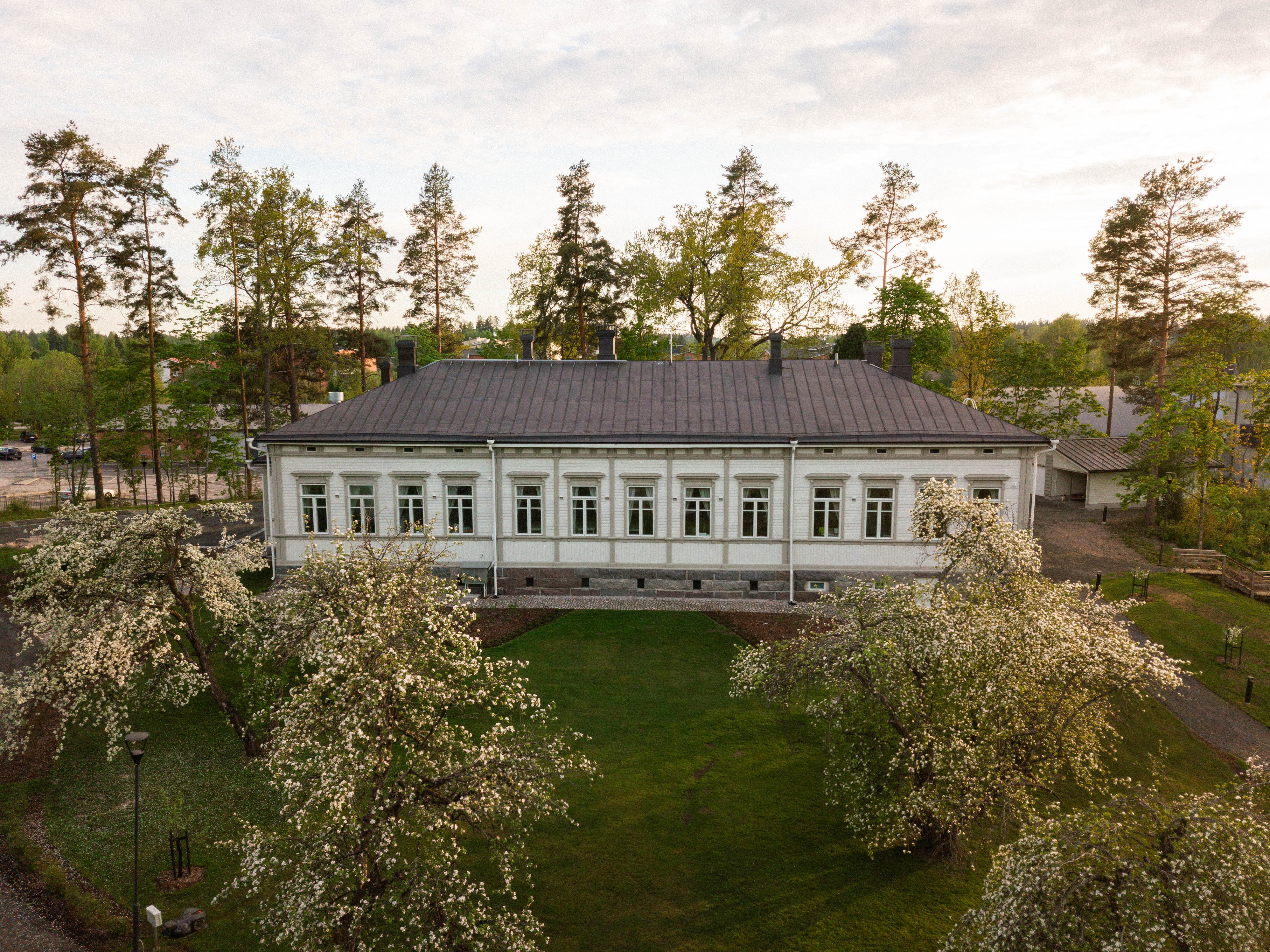 Mäntsälän pappila ilmasta kuvattuna.