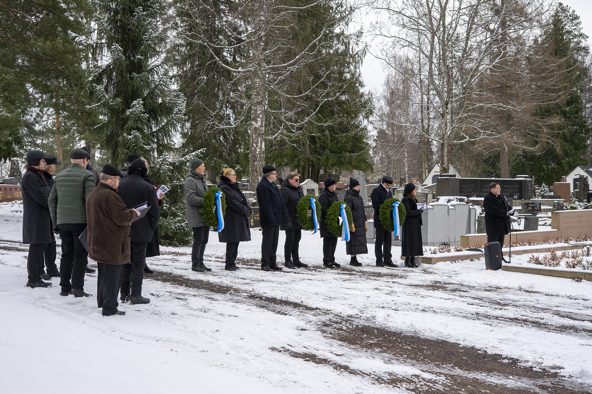 Mikko Seppälä pitää puheen talvisodan 85-vuotismuistopäivänä.