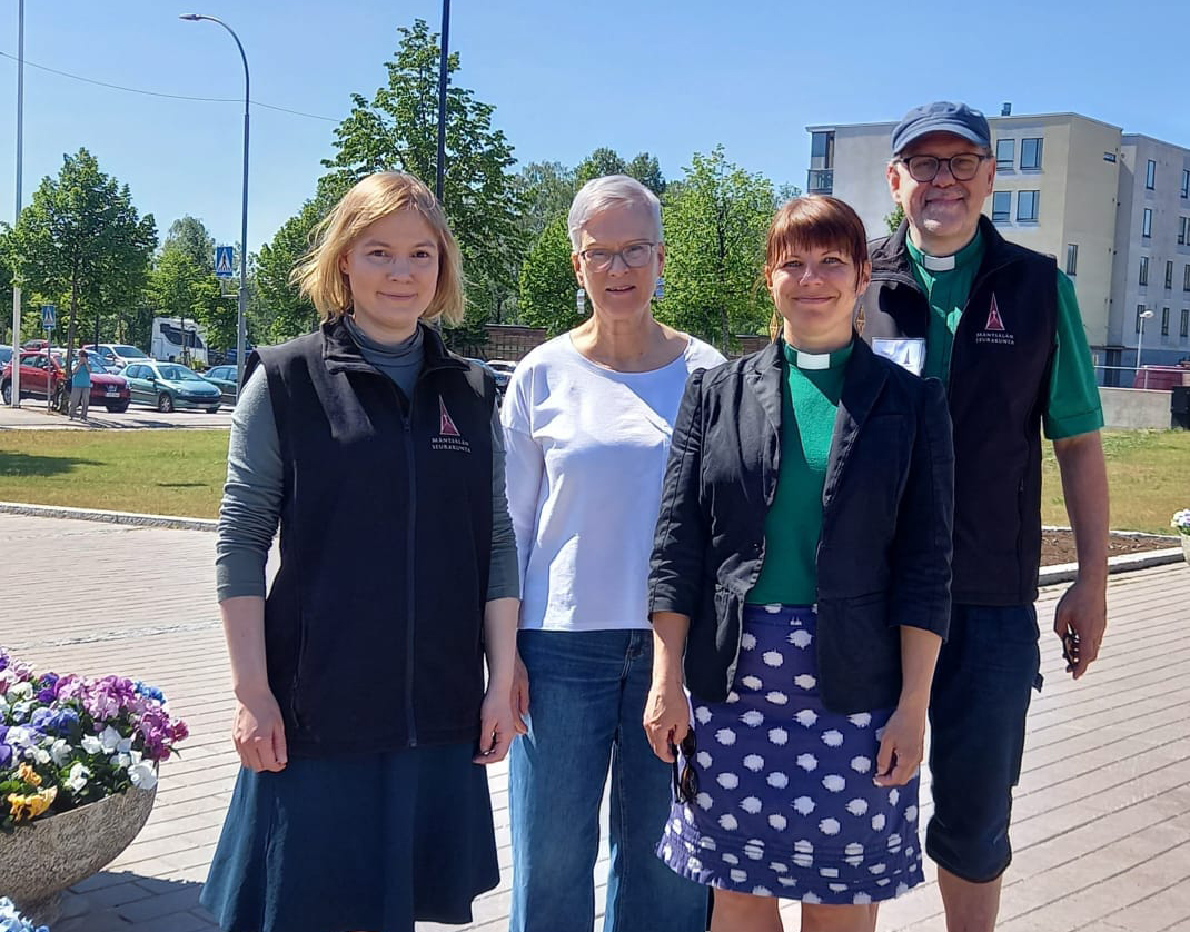 Kuvassa vasemmalta oikealle ovat Mäntsälän seurakunnan diakoniatyöntekijät Tiina Leppänen, Aulikki Härkönen...