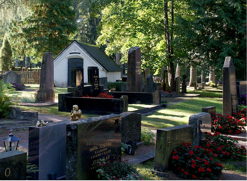 Mäntsälän hautausmaan hautoja