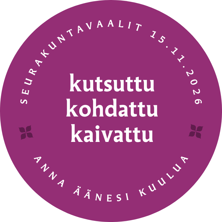 Pyöreä tarra, jossa lukee kutsuttu kohdattu kaivattu.