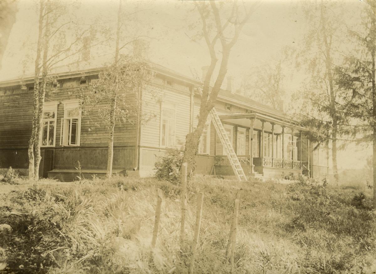 Mäntsälän uusi pappila noin vuonna 1900. Tuntematon valokuvaaja, Mäntsälän museotoimen valokuvakokoelma.